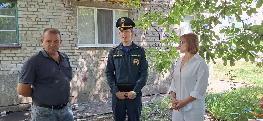 СХОД ГРАЖДАН. 01 июля в Иловайске состоялась встреча жителей с временно исполняющим полномочия главы муниципального образования городской округ Иловайск Александром Васильевичем Кузнецовым СХОД ГРАЖДАН. 01 июля в Иловайске состоялась встреча жителей с временно исполняющим полномочия главы муниципального образования городской округ Иловайск Александром Васильевичем Кузнецовым