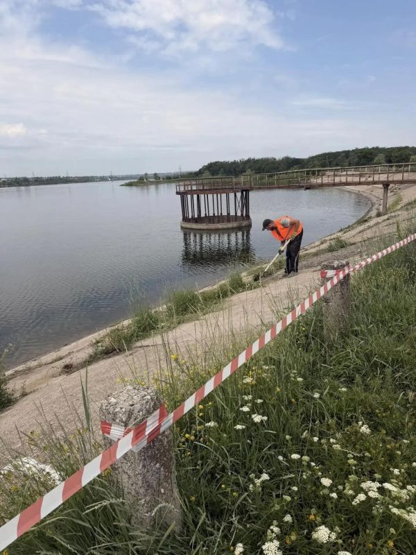 Доступ к Донецкому морю ограничен: на водоеме начался капремонт гидротехнических сооружений