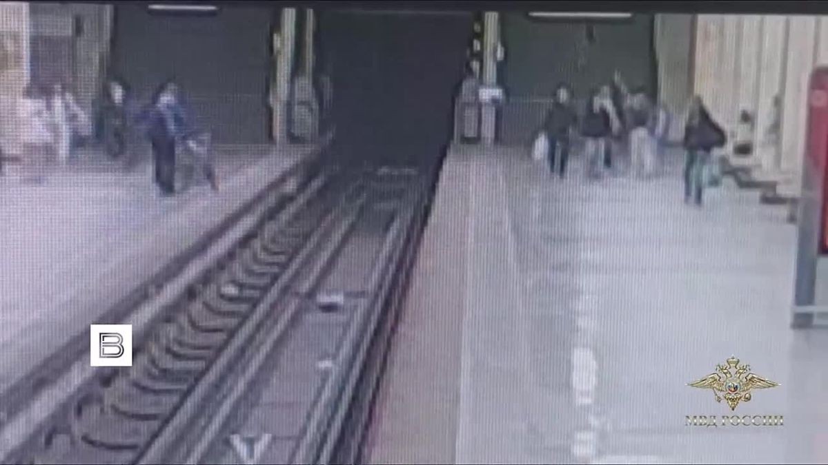 В Москве задержан 19-летний парень, совершивший экстремальный прыжок в московском метро, сообщила официальный представитель МВД РФ Ирина Волк