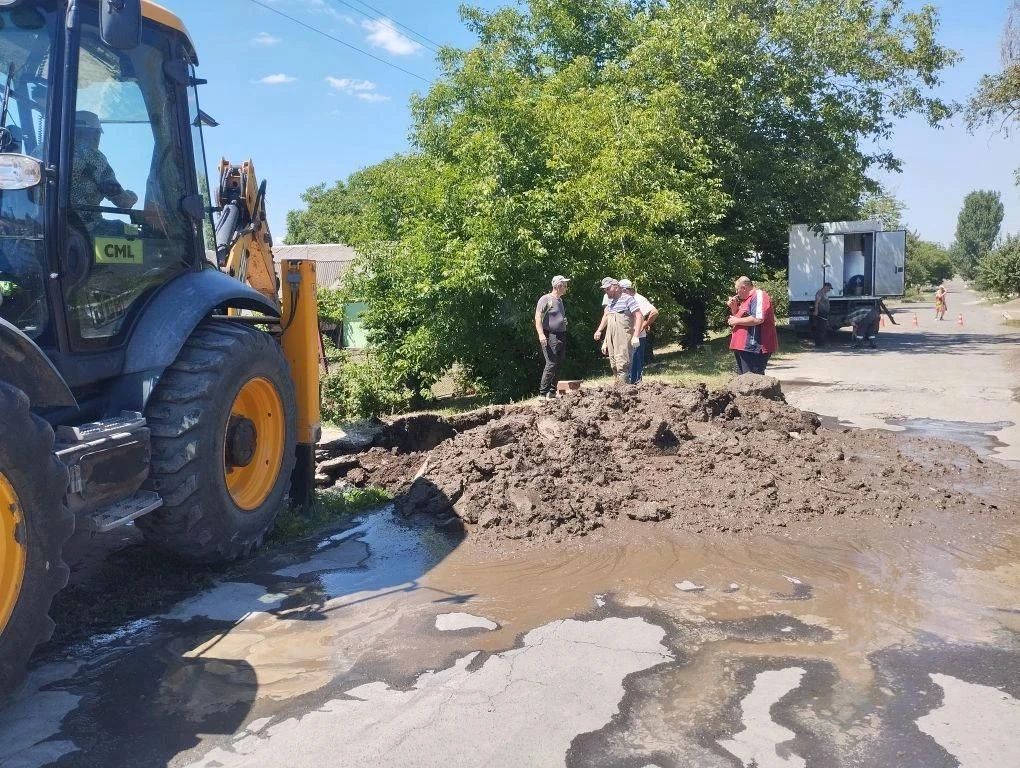 Жители села Заря, проживающие по улице Новосёлов, обратились с просьбой устранить порыв на водопроводной сети Жители села Заря, проживающие по улице Новосёлов, обратились с просьбой устранить порыв на водопроводной сети