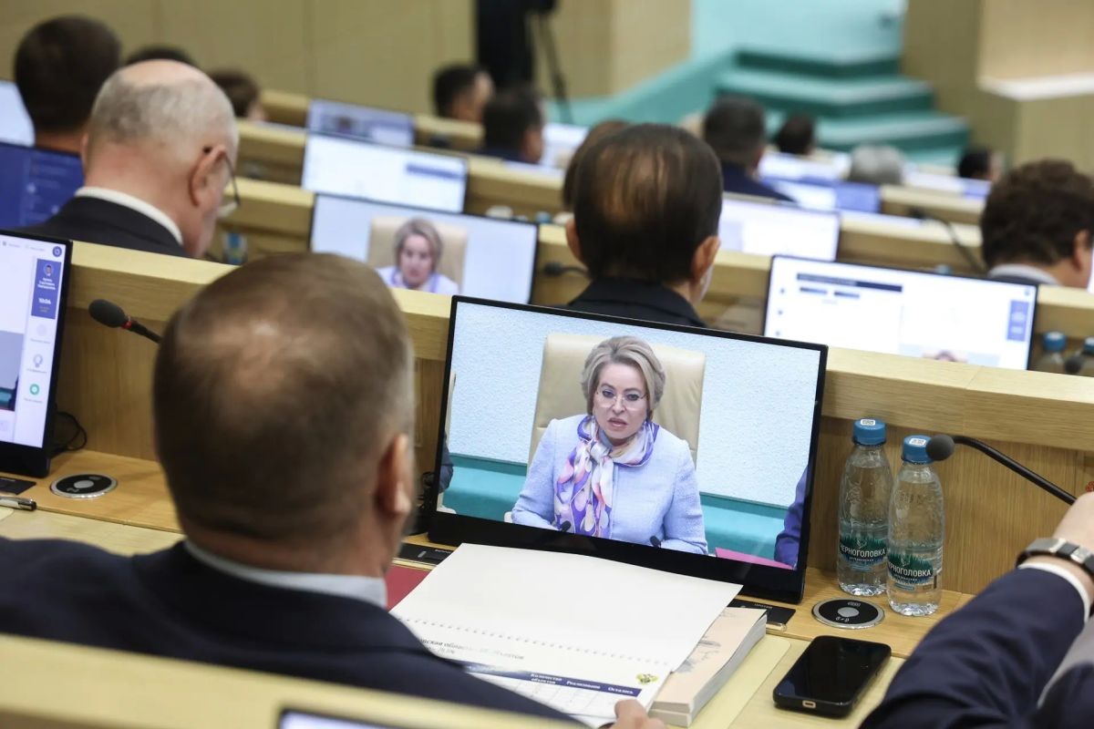 Александр Волошин: #пленарноезаседание_СФ. В Совете Федерации состоялось очередное пленарное заседание под председательством Валентины Ивановны Матвиенко Александр Волошин: #пленарноезаседание_СФ. В Совете Федерации состоялось очередное пленарное заседание под председательством Валентины Ивановны Матвиенко