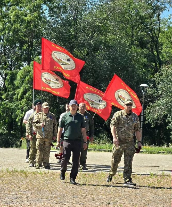 Дмитрий Огилец: В честь празднования Дня ветеранов боевых действий вместе с нашими ребятами Донецкой республиканской региональной организации "Российский союз ветеранов Афганистана и специальных военных операций" принял... Дмитрий Огилец: В честь празднования Дня ветеранов боевых действий вместе с нашими ребятами Донецкой республиканской региональной организации "Российский союз ветеранов Афганистана и специальных военных операций" принял...