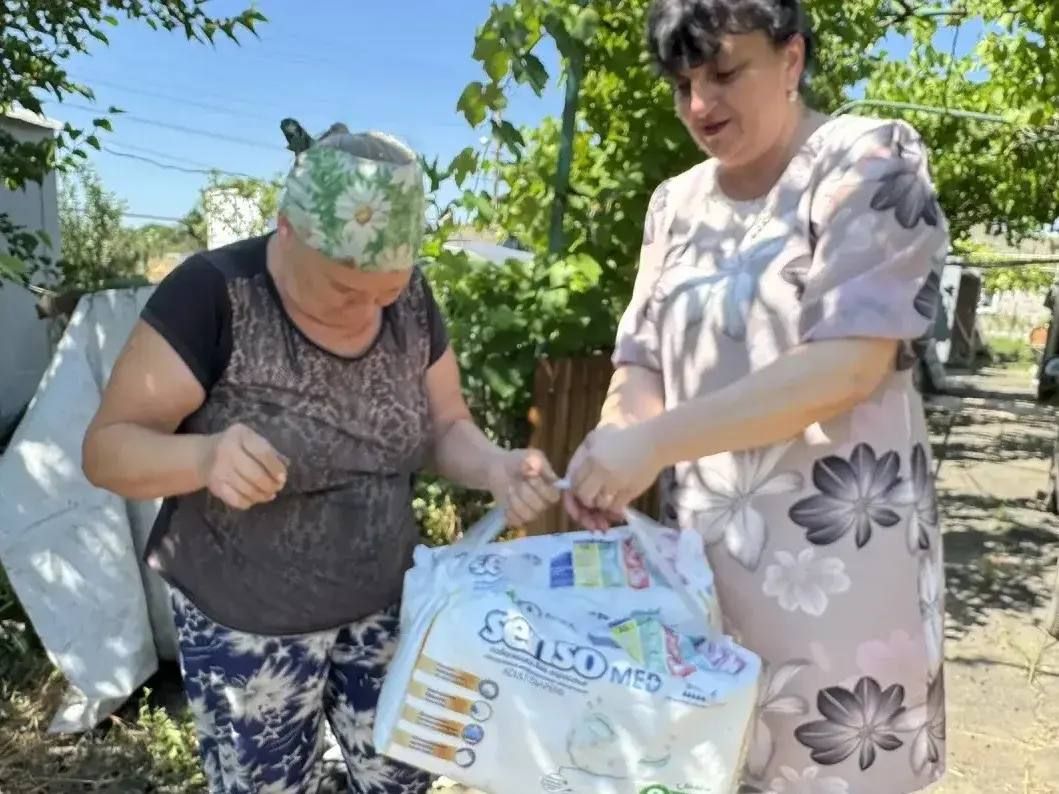 Забота о тех, кто рядом. В рамках федеральной кампании «Маленькие добрые дела» исполнительный секретарь местного отделения партии вновь посетила семью, в которой воспитывается ребенок с ограниченными возможностями здоровья