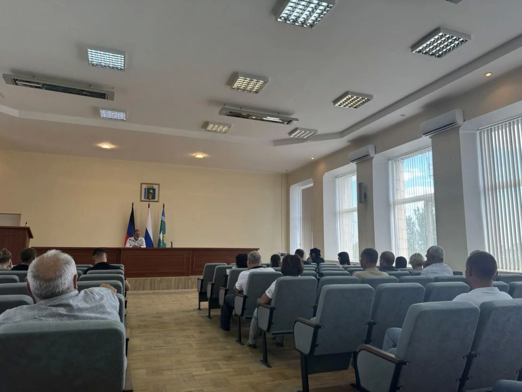 Провел расширенное рабочее совещание