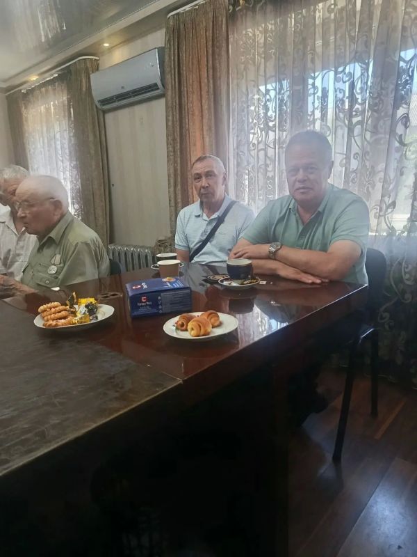 Сегодня, 1 июля, в День ветеранов боевых действий, в городском округе Торез состоялось душевное чаепитие, ставшее знаком благодарности и уважения к тем, кто защищал Родину Сегодня, 1 июля, в День ветеранов боевых действий, в городском округе Торез состоялось душевное чаепитие, ставшее знаком благодарности и уважения к тем, кто защищал Родину