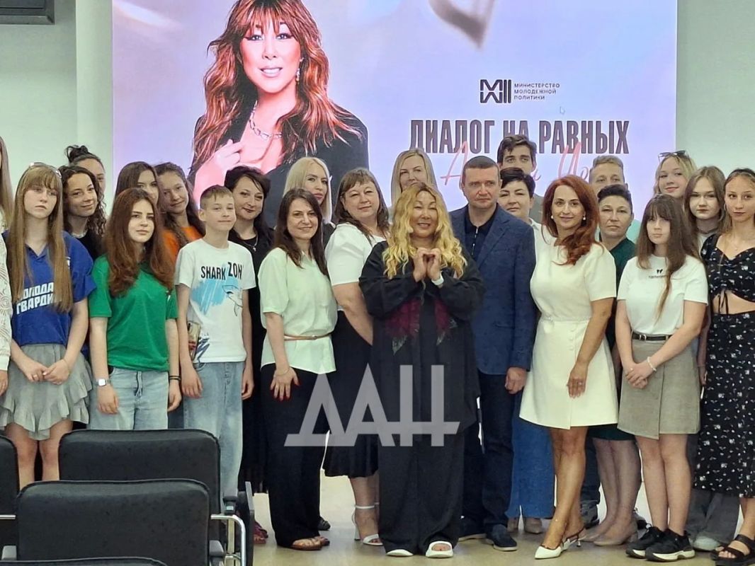 «Корейские глаза начинают плакать»: Анита Цой растрогалась на встрече в Донецке «Корейские глаза начинают плакать»: Анита Цой растрогалась на встрече в Донецке