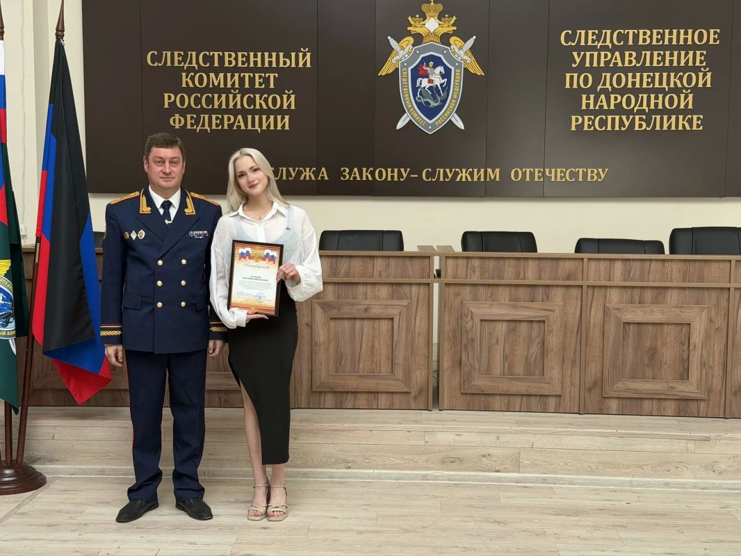 Руководитель СУ СК по ДНР наградил активистов молодежных организаций и победителей олимпиады «Мой выбор – следствие» Руководитель СУ СК по ДНР наградил активистов молодежных организаций и победителей олимпиады «Мой выбор – следствие»