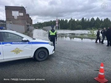 В Свердловской области введены ограничения на проезд в связи с подтоплением нескольких участков автомобильных дорог