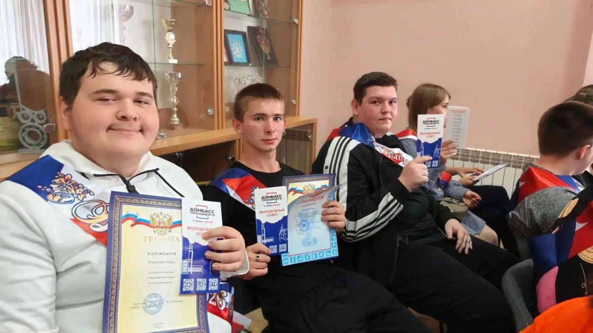 ЖДЕМ В НАШЕЙ КОМАНДЕ: ФИЛИАЛ «ЕНАКИЕВОТЕПЛОСЕТЬ» ПОЗДРАВИЛ ВЫПУСКНИКОВ ТЕХНИКУМА! ЖДЕМ В НАШЕЙ КОМАНДЕ: ФИЛИАЛ «ЕНАКИЕВОТЕПЛОСЕТЬ» ПОЗДРАВИЛ ВЫПУСКНИКОВ ТЕХНИКУМА!