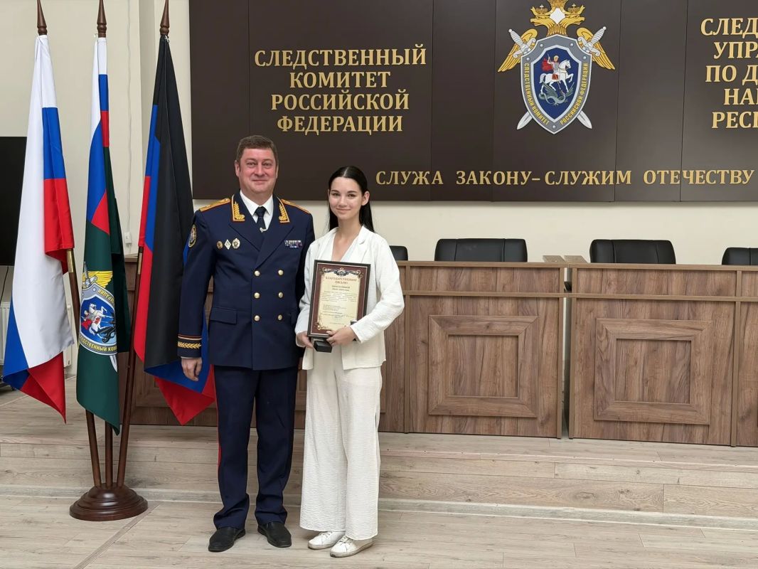 Руководитель СУ СК по ДНР наградил активистов молодежных организаций и победителей олимпиады «Мой выбор – следствие» Руководитель СУ СК по ДНР наградил активистов молодежных организаций и победителей олимпиады «Мой выбор – следствие»