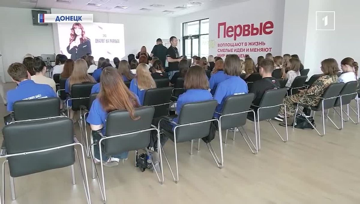 Откровенный разговор о времени, Родине и мечтах! Анита Цой встретилась с молодёжью Республики
