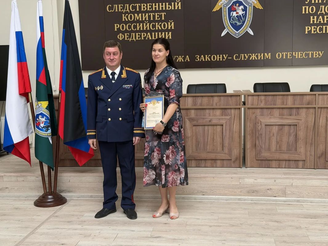 Руководитель СУ СК по ДНР наградил активистов молодежных организаций и победителей олимпиады «Мой выбор – следствие» Руководитель СУ СК по ДНР наградил активистов молодежных организаций и победителей олимпиады «Мой выбор – следствие»