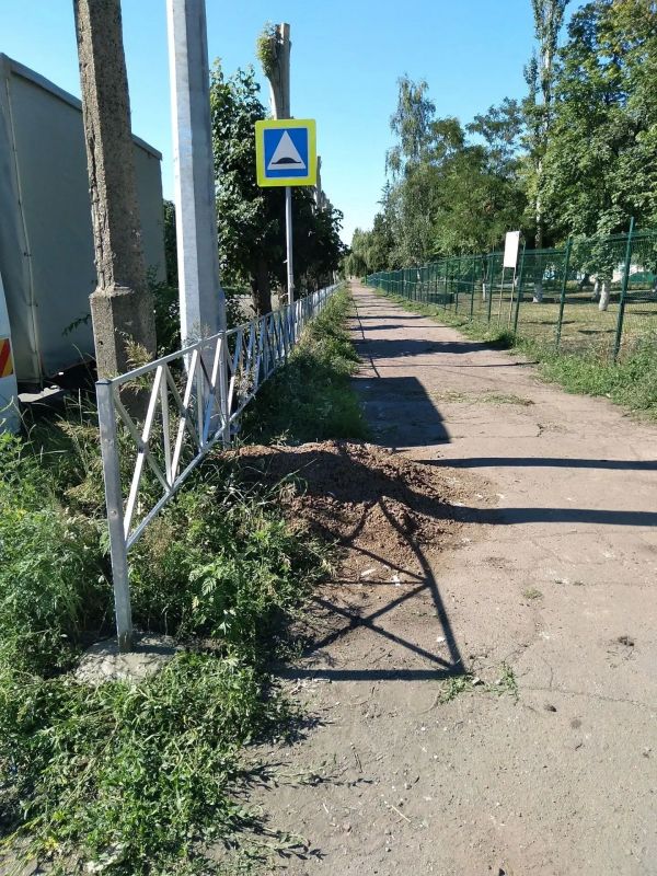 В Снежном продолжаются работы по благоустройству городской среды