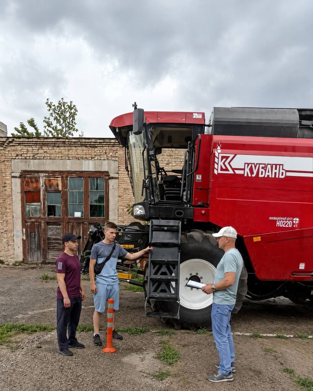 Будущие механизаторы подтвердили квалификацию в Амвросиевском многопрофильном техникуме