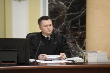 ВС России назвал основания для увольнения чиновника в связи с утратой доверия – уклонение от обязанности предоставить или искажение сведений о доходах, расходах и имуществе, сокрытие собственности, а также осуществление...