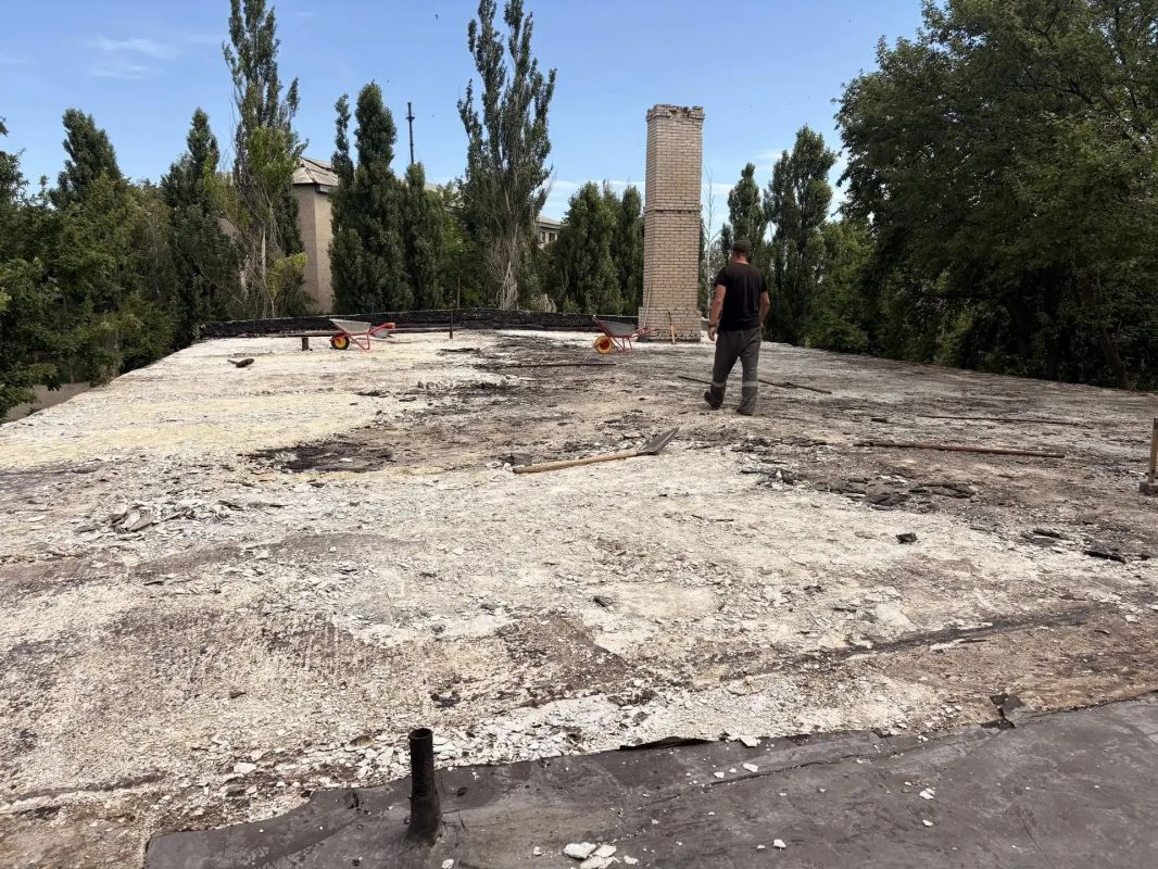 В школах Ясиноватского муниципального округа вручили аттестаты выпускникам одиннадцатых классов и документы об образовании девятиклассникам В школах Ясиноватского муниципального округа вручили аттестаты выпускникам одиннадцатых классов и документы об образовании девятиклассникам