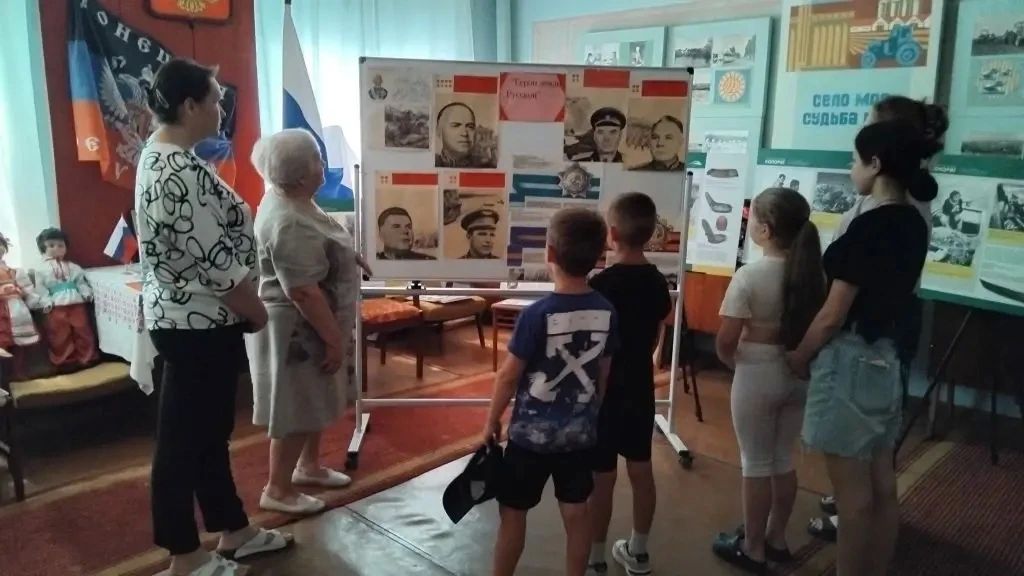 02.07.2026г в музее истории с.Октябрьское открыта выставка плакатов народных героев "Герои земли Русской ", которые составляют славу и гордость русского народа