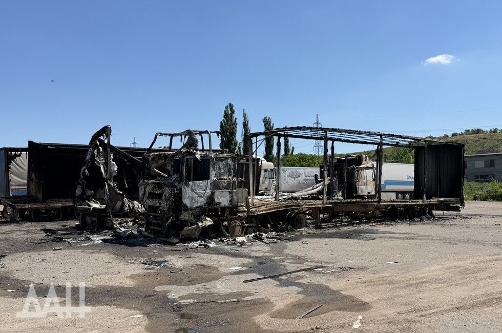 Два майора: 2 июля глава ЛНР Леонид Пасечник сообщил об ударах украинских БПЛА по автомобильным стоянкам в Алчевске и Красном Луче Два майора: 2 июля глава ЛНР Леонид Пасечник сообщил об ударах украинских БПЛА по автомобильным стоянкам в Алчевске и Красном Луче