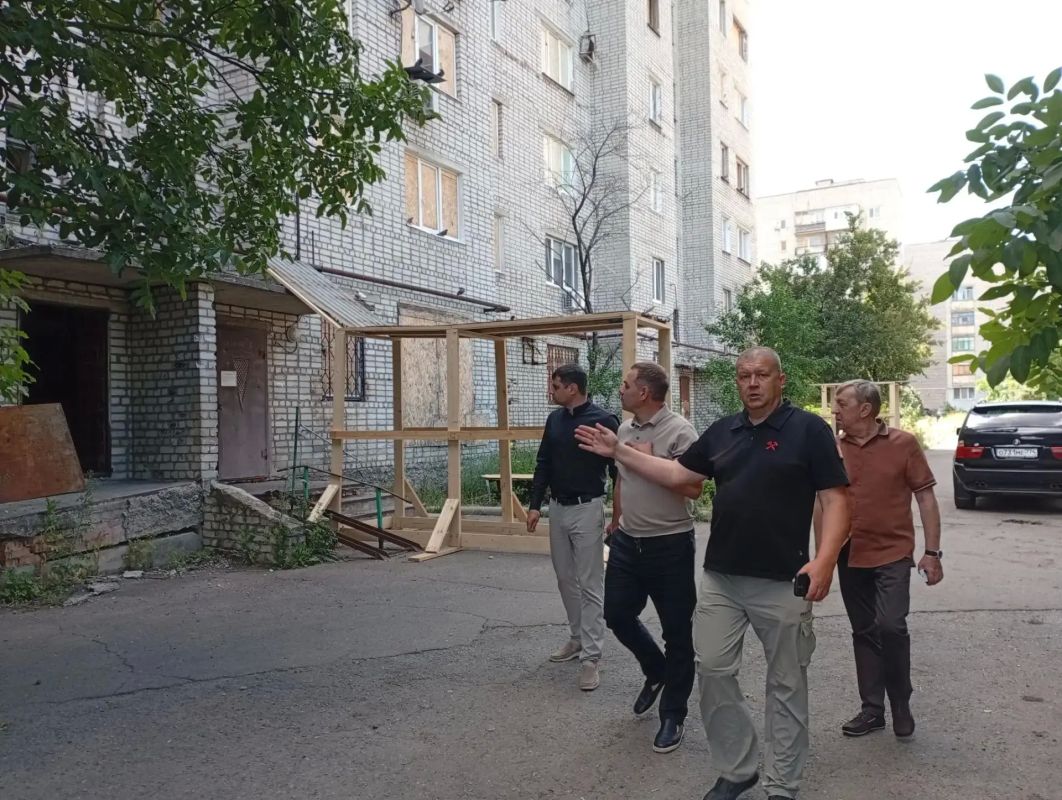 Побывали с Александром Лазаревым на ряде объектов, которые восстанавливает в этом году в нашем городе Челябинская область Побывали с Александром Лазаревым на ряде объектов, которые восстанавливает в этом году в нашем городе Челябинская область
