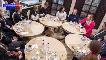 Анита Цой в составе культурной делегации из Удмуртии приехала в Харцызск