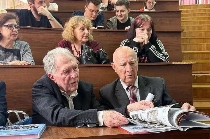 В ДНР издали первую в России книгу о студентах-ветеранах СВО В ДНР издали первую в России книгу о студентах-ветеранах СВО