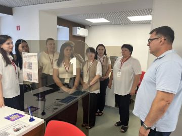 Глава Новоазовского муниципального округа Василий Овчаров встретился с трудовым коллективом МФЦ