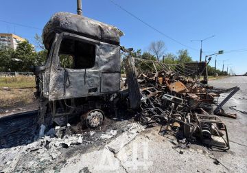 Грузовик, сожжённый ВСУ в Мариуполе вёз стройматериалы и генераторы