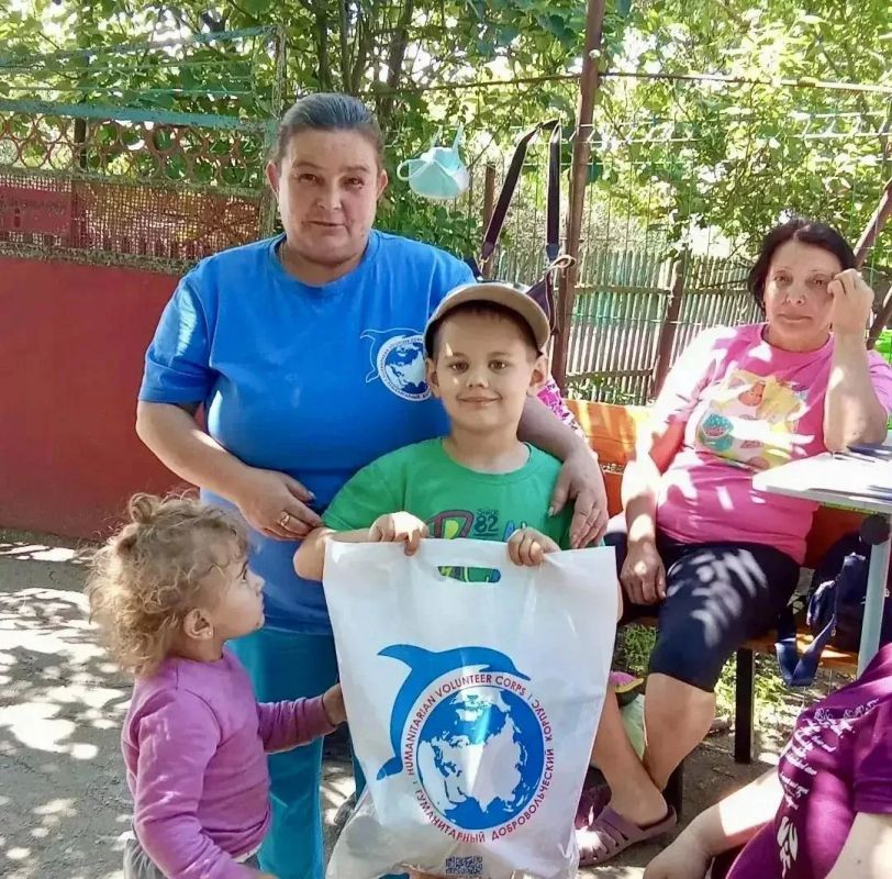 Наталья Великодная: Добровольцы Гумкорпуса Югры доставили подарки детям Староигнатьевки Наталья Великодная: Добровольцы Гумкорпуса Югры доставили подарки детям Староигнатьевки