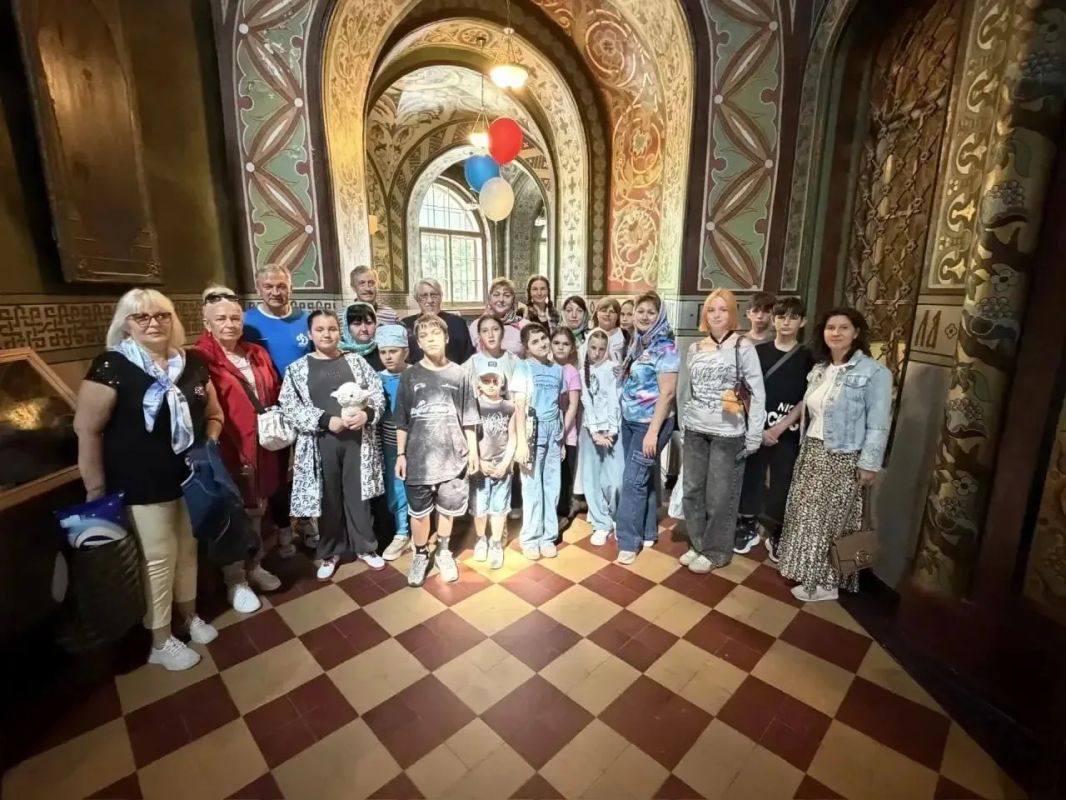 При поддержке АНО «Умиление» 18 детей из Шахтерского округа посетили Санкт-Петербург При поддержке АНО «Умиление» 18 детей из Шахтерского округа посетили Санкт-Петербург
