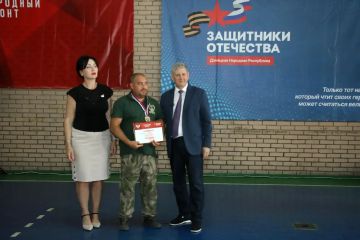 Вручил награды победителям Спартакиады среди ветеранов боевых действий