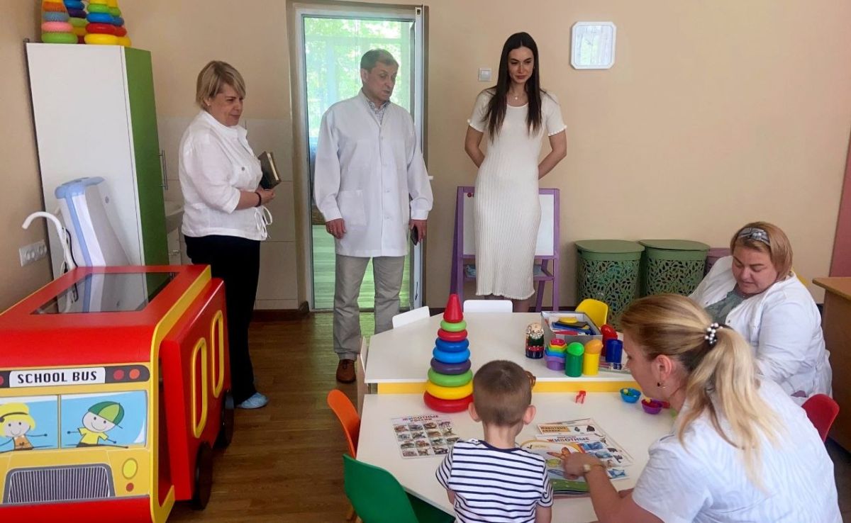 Уполномоченный по правам ребенка в ДНР посетила специализированный дом ребенка «Родничок» в Донецке Уполномоченный по правам ребенка в ДНР посетила специализированный дом ребенка «Родничок» в Донецке