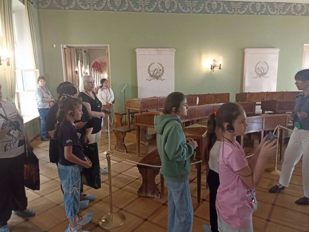 При поддержке АНО «Умиление» 18 детей из Шахтерского округа посетили Санкт-Петербург При поддержке АНО «Умиление» 18 детей из Шахтерского округа посетили Санкт-Петербург