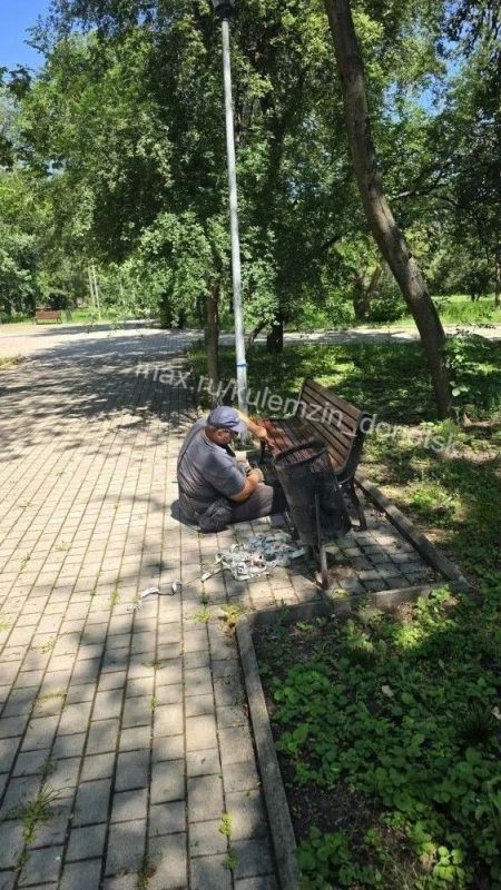 Команда Дирекции парков продолжает работать над благоустройством зелёных пространств города Команда Дирекции парков продолжает работать над благоустройством зелёных пространств города