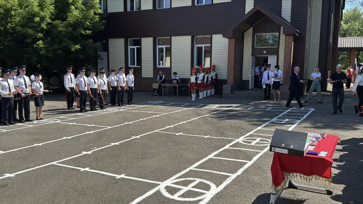 Торжество с оттенком грусти: в Кадетском корпусе имени Первого Главы ДНР прошёл выпускной Торжество с оттенком грусти: в Кадетском корпусе имени Первого Главы ДНР прошёл выпускной