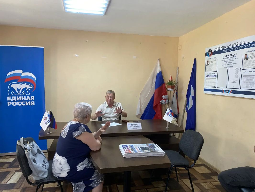 Провел традиционный личный прием жителей на площадке общественной приемной «Единой России» в Ясиноватой Провел традиционный личный прием жителей на площадке общественной приемной «Единой России» в Ясиноватой