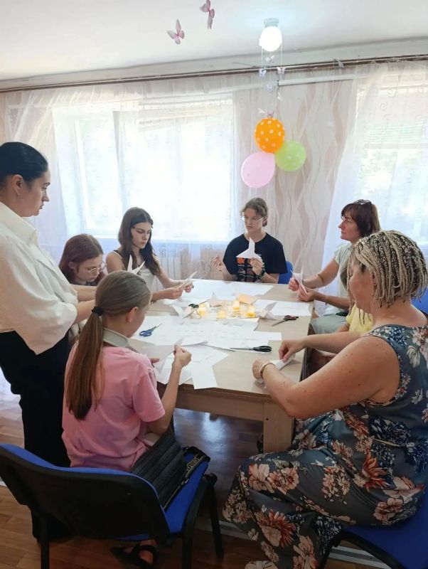 03 июля 2026 года в Муниципальном бюджетном учреждении дополнительного образования «Городской дворец детского и юношеского творчества им. В. Г. Джарты» на базе Центра социализации подростков "Импульс" состоялся мастер-класс... 03 июля 2026 года в Муниципальном бюджетном учреждении дополнительного образования «Городской дворец детского и юношеского творчества им. В. Г. Джарты» на базе Центра социализации подростков "Импульс" состоялся мастер-класс...