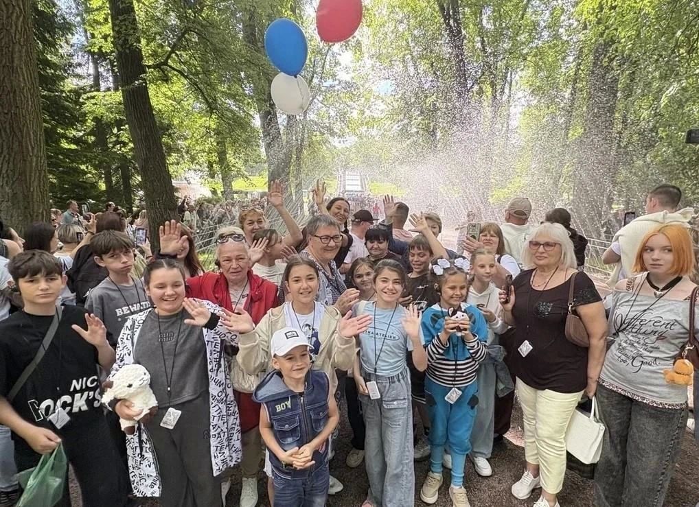 При поддержке АНО «Умиление» 18 детей из Шахтерского округа посетили Санкт-Петербург При поддержке АНО «Умиление» 18 детей из Шахтерского округа посетили Санкт-Петербург