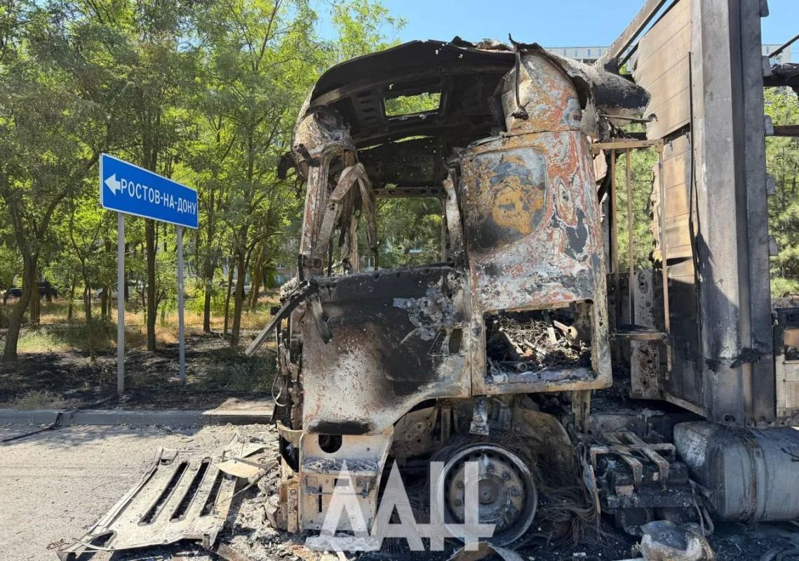 Беспилотник ВСУ в городской черте Мариуполя ударил по гражданской фуре этой ночью Беспилотник ВСУ в городской черте Мариуполя ударил по гражданской фуре этой ночью