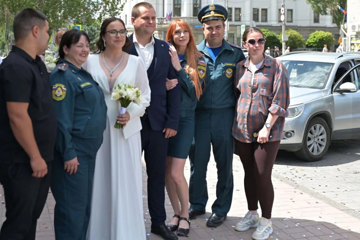 Ах, эта свадьба, свадьба, свадьба пела и плясала Ах, эта свадьба, свадьба, свадьба пела и плясала