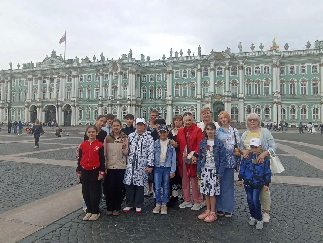 При поддержке АНО «Умиление» 18 детей из Шахтерского округа посетили Санкт-Петербург При поддержке АНО «Умиление» 18 детей из Шахтерского округа посетили Санкт-Петербург