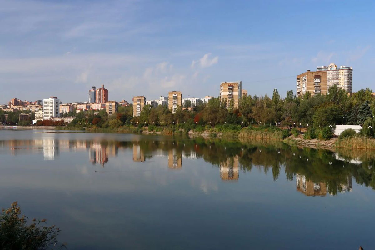 В Донецке приостановлена работа ряда лифтов в связи с низким напряжением в электрической сети, сообщили в Едином региональном фонде по управлению МКД