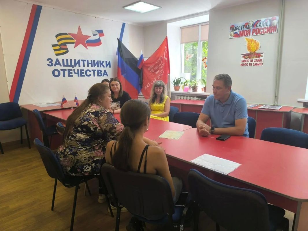 Администрация Докучаевска и Фонд «Защитники Отечества» решают проблемы ветеранов