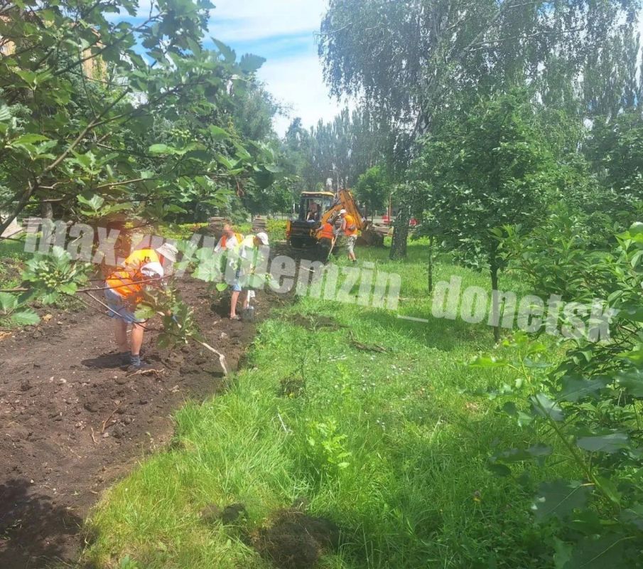 Алексей Кулемзин: В рамках федерального проекта «Формирование комфортной городской среды», входящего в состав национального проекта «Инфраструктура для жизни», идёт благоустройство общественной территории - сквера у... Алексей Кулемзин: В рамках федерального проекта «Формирование комфортной городской среды», входящего в состав национального проекта «Инфраструктура для жизни», идёт благоустройство общественной территории - сквера у...