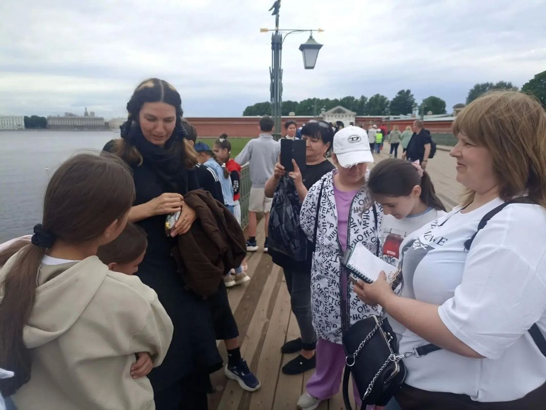 При поддержке АНО «Умиление» 18 детей из Шахтерского округа посетили Санкт-Петербург При поддержке АНО «Умиление» 18 детей из Шахтерского округа посетили Санкт-Петербург