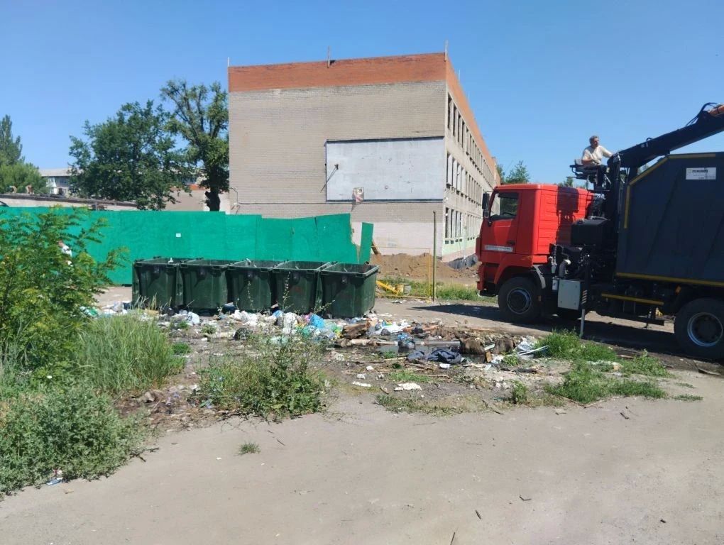 Сегодня, 3 июля, с целью приведения территории в надлежащее санитарное состояние в Кировском внутригородском районе выполнены работы по вывозу крупногабаритных накоплений мусора на контейнерных площадках по адресам: ул.... Сегодня, 3 июля, с целью приведения территории в надлежащее санитарное состояние в Кировском внутригородском районе выполнены работы по вывозу крупногабаритных накоплений мусора на контейнерных площадках по адресам: ул....