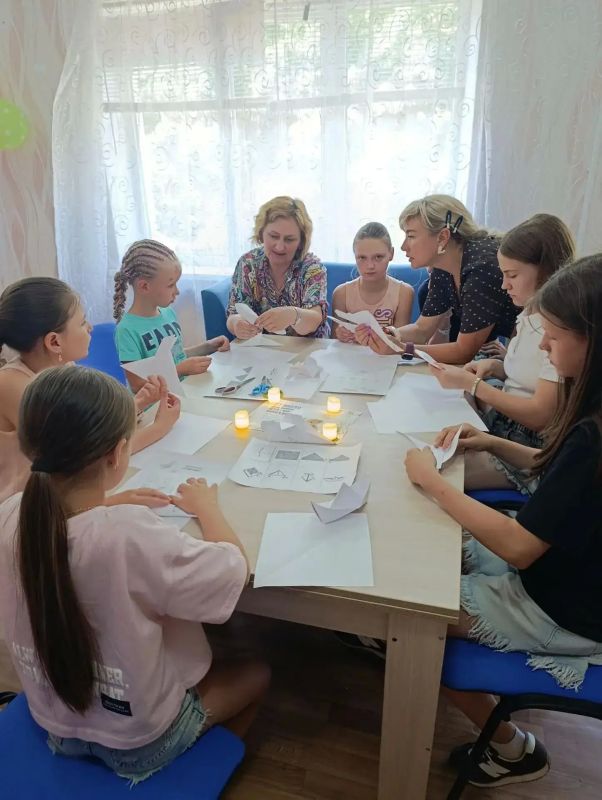 03 июля 2026 года в Муниципальном бюджетном учреждении дополнительного образования «Городской дворец детского и юношеского творчества им. В. Г. Джарты» на базе Центра социализации подростков "Импульс" состоялся мастер-класс... 03 июля 2026 года в Муниципальном бюджетном учреждении дополнительного образования «Городской дворец детского и юношеского творчества им. В. Г. Джарты» на базе Центра социализации подростков "Импульс" состоялся мастер-класс...