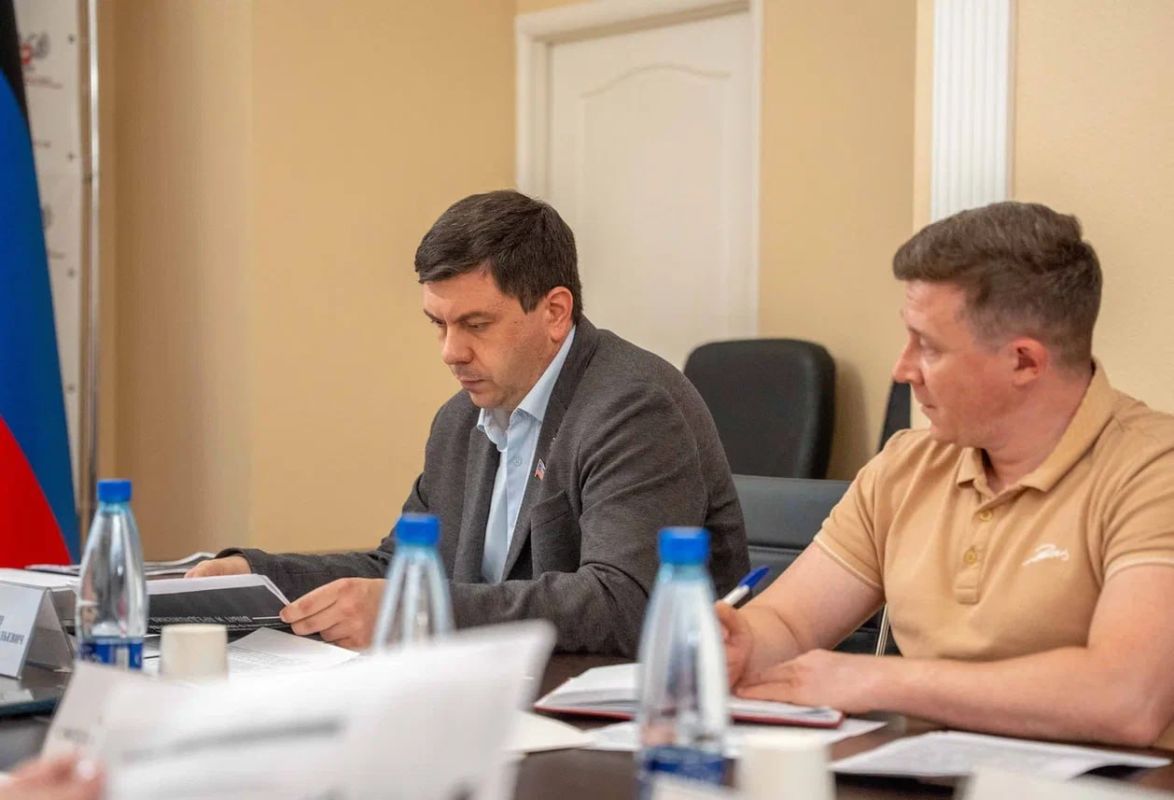 Андрей Крамар: Накануне провели в Народном Совете рабочее совещание по мерам поддержки матерей и многодетных семей в Донецкой Народной Республике Андрей Крамар: Накануне провели в Народном Совете рабочее совещание по мерам поддержки матерей и многодетных семей в Донецкой Народной Республике