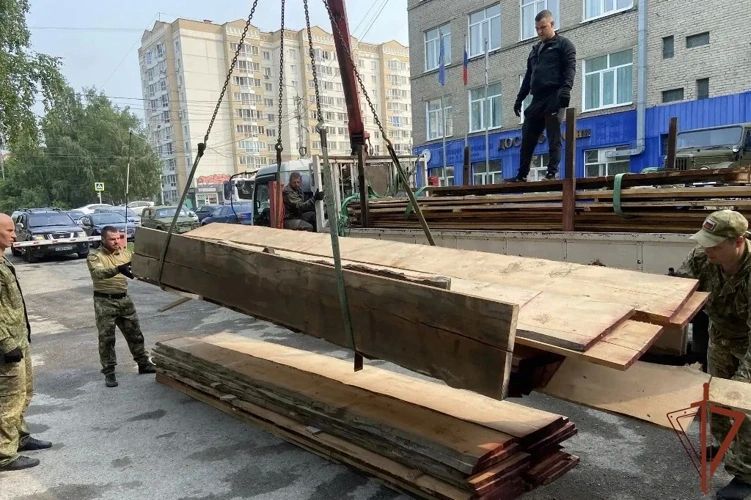 При содействии Росгвардии из Томской области на СВО направлен очередной гуманитарный груз «Красного обоза» При содействии Росгвардии из Томской области на СВО направлен очередной гуманитарный груз «Красного обоза»