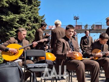 Творчество у нас в крови - музицируем, рисуем и танцуем