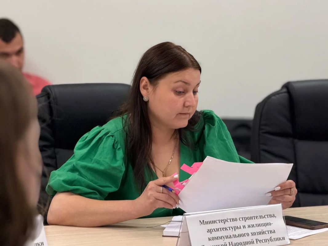 Глава Минэкономразвития Дмитрий Краснов провел первое заседание Рабочей группы по координации Стратегии устойчивого развития Приазовья до 2040 года Глава Минэкономразвития Дмитрий Краснов провел первое заседание Рабочей группы по координации Стратегии устойчивого развития Приазовья до 2040 года
